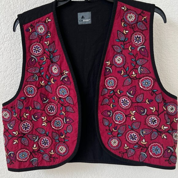 Lizwear Embroidered vest - Picture 2 of 6